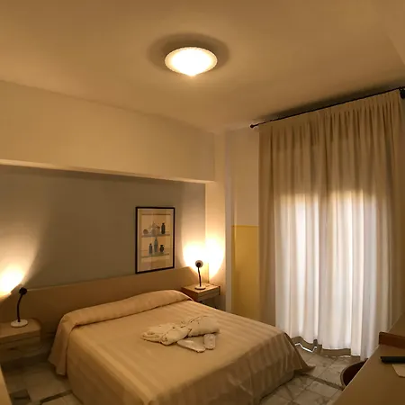 Shelley E Delle Palme, Bw Signature Collection 3* Lerici