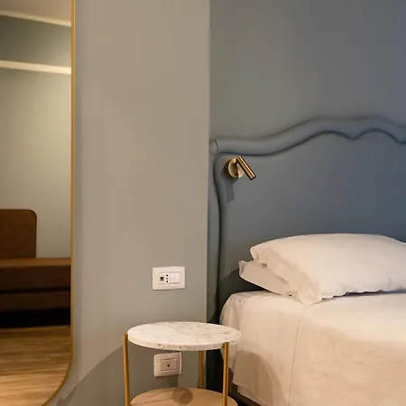 Shelley E Delle Palme, Bw Signature Collection 3* Lerici
