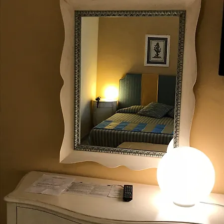 Shelley E Delle Palme, Bw Signature Collection 3* Lerici