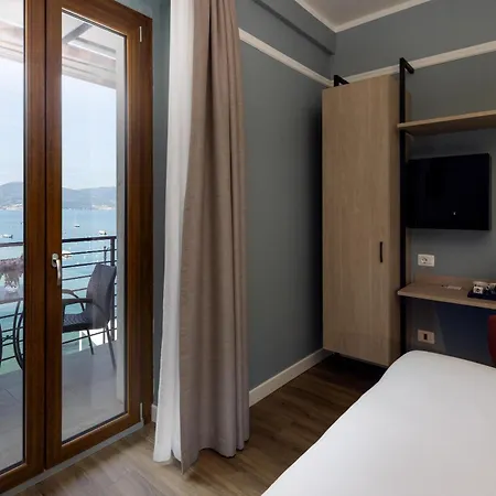 Shelley E Delle Palme, Bw Signature Collection Hotel