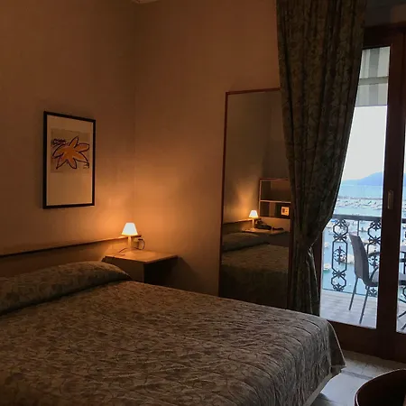 Shelley E Delle Palme, Bw Signature Collection 3* Lerici