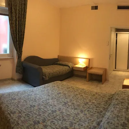 Shelley E Delle Palme, Bw Signature Collection 3*