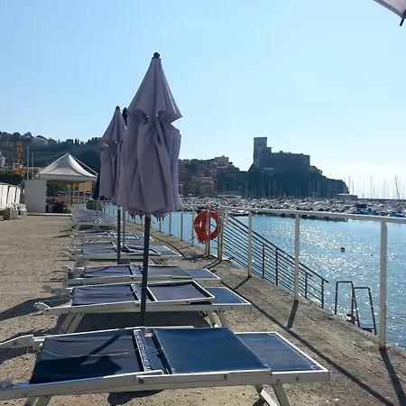 Shelley E Delle Palme, Bw Signature Collection