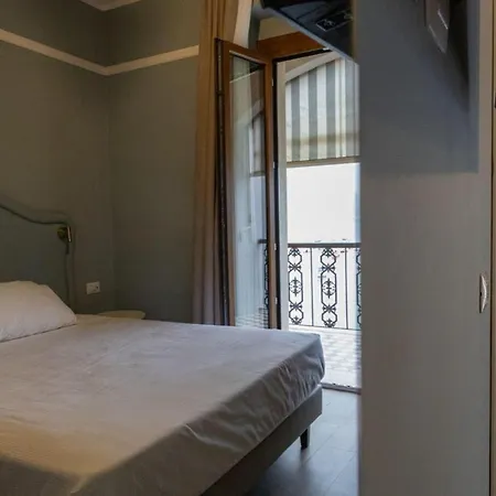 Shelley E Delle Palme, Bw Signature Collection Hotell Lerici