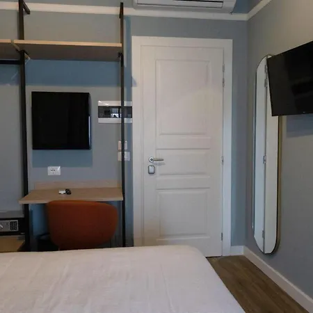 Shelley E Delle Palme, Bw Signature Collection 3*