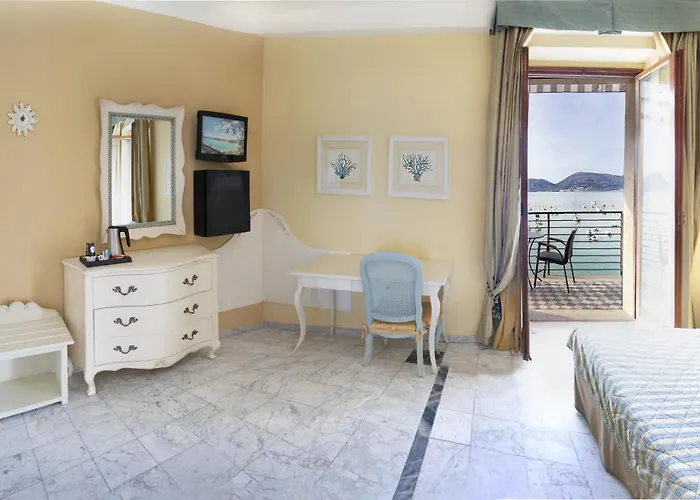 Shelley E Delle Palme, Bw Signature Collection Отель Леричи