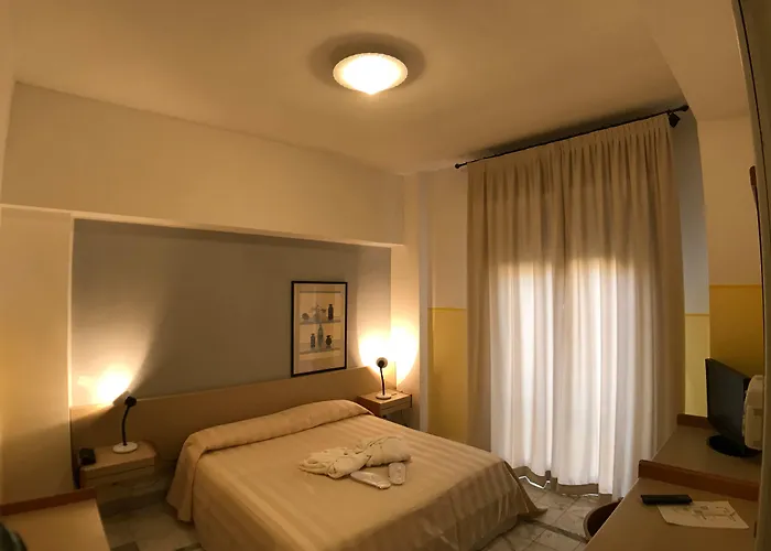 Shelley E Delle Palme, Bw Signature Collection 3* Леричи