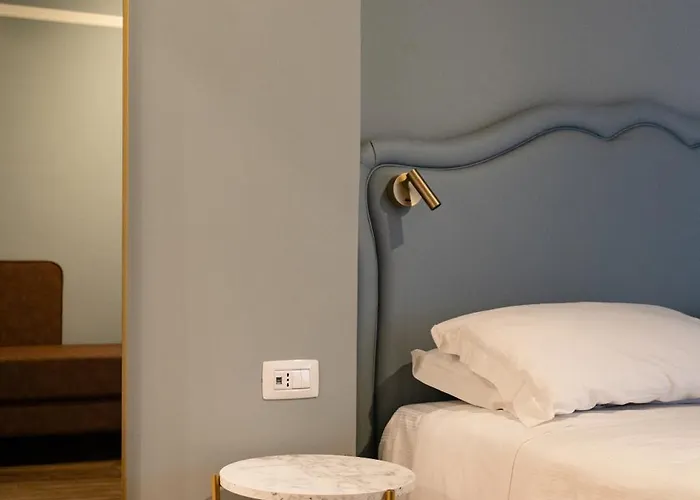 Shelley E Delle Palme, Bw Signature Collection 3* Леричи