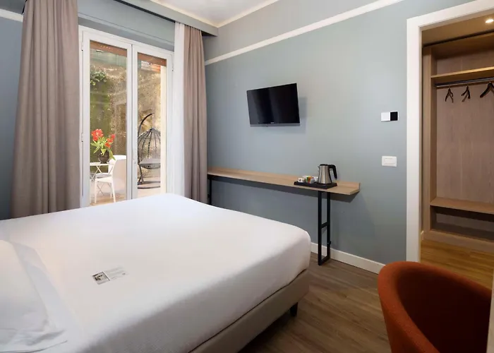 Shelley E Delle Palme, Bw Signature Collection Отель