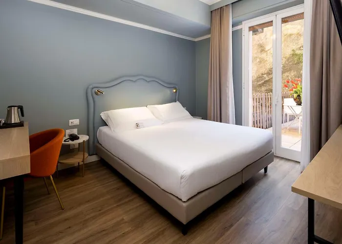 Shelley E Delle Palme, Bw Signature Collection Отель 3*