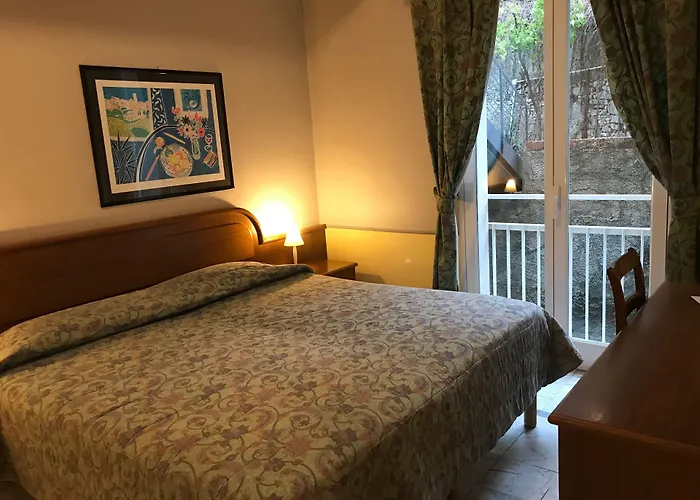 Shelley E Delle Palme, Bw Signature Collection 3*