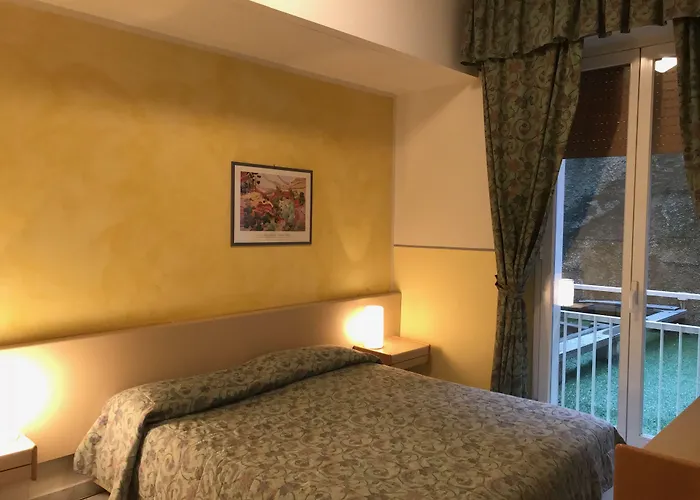 Shelley E Delle Palme, Bw Signature Collection 3*