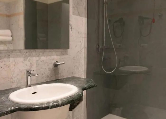 Shelley E Delle Palme, Bw Signature Collection Отель Леричи