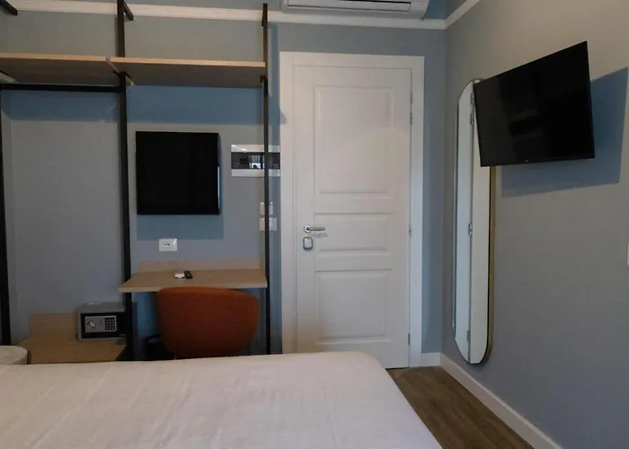 Shelley E Delle Palme, Bw Signature Collection 3*